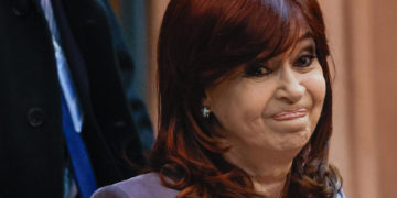 Justicia argentina confirma condena de 6 años e inhabilitación perpetua a Cristina Fernández por corrupción