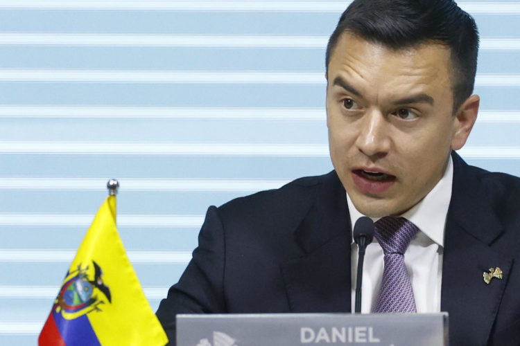 Fotografía del 15 de noviembre de 2024 del presidente de Ecuador, Daniel Noboa, durante el cierre de la sesión plenaria de la XXIX Cumbre Iberoamericana, en el museo Pumapungo en Cuenca (Ecuador). EFE/ Bienvenido Velasco