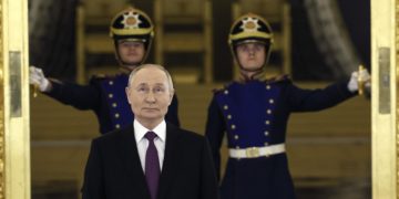 Putin le dice a los embajadores occidentales que Rusia no busca la confrontación