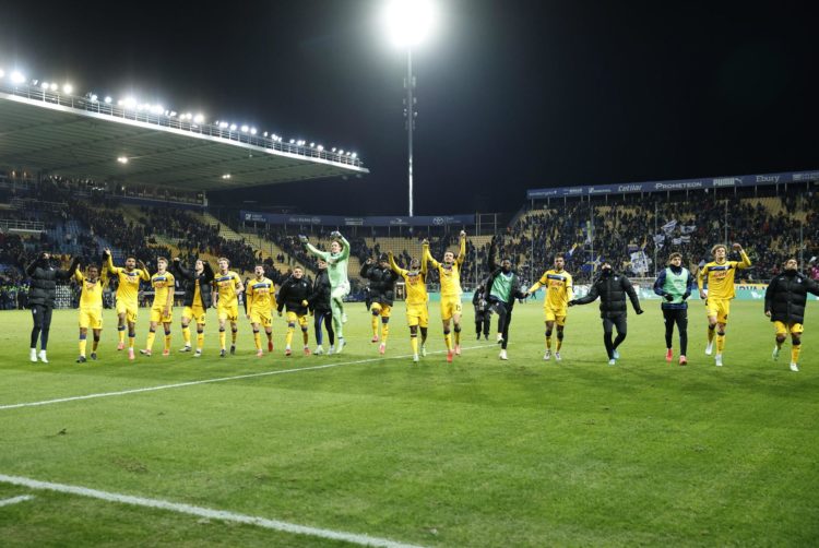 Los jugadores del Atalanta celebran este domingo su último triunfo contra el Parma en la Serie A italiana. EFE/EPA/SERENA CAMPANINI