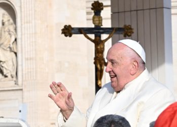 El papa insta a Iglesia, Estados y organismos internacionales a «no olvidar los pobres»