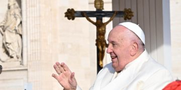 El papa insta a Iglesia, Estados y organismos internacionales a «no olvidar los pobres»