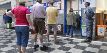 Más del 65 % de los uruguayos habilitados ya votaron en los comicios presidenciales