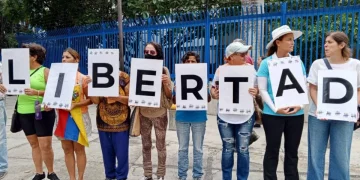 Familiares en Tocuyito esperan excarcelaciones: «Me dieron la libertad”