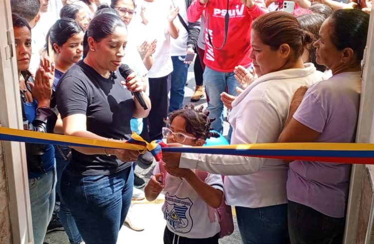 Alcaldesa Angie Quintana procedió al corte de cinta