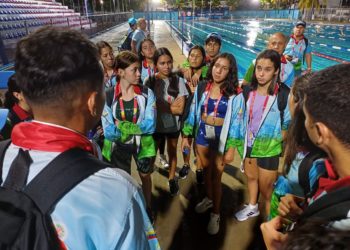Nadadores merideños reconocieron complejo de piscina en Sucre