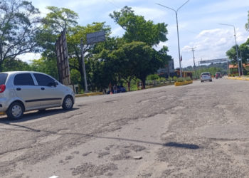 Frontera / En deterioro vía que comunica al puente Francisco de Paula Santander