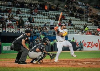 Leones del Caracas toca fondo en la LVBP