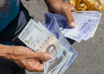 Depreciación del bolívar puede revertir años de inflación decreciente en Venezuela