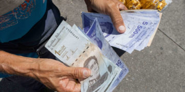 Depreciación del bolívar puede revertir años de inflación decreciente en Venezuela