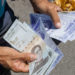 Depreciación del bolívar puede revertir años de inflación decreciente en Venezuela