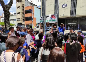 Trabajadores públicos exigen que el Estado considere los bonos como parte del salario