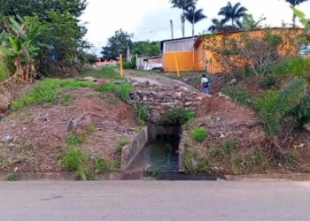 Habitantes de El Poblado en Rubio solicitan  atención ante colapso de aguas fluviales y servidas