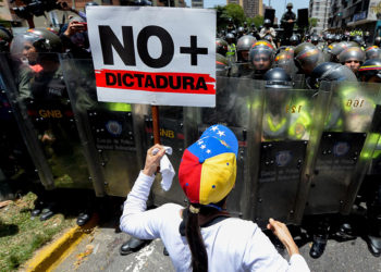 El libro violeta: informe evidencia que las mujeres son víctimas directas e indirectas de la represión en Venezuela