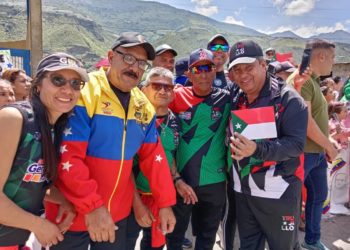 Glorias Deportivas de Trujillo presentes en traslado de Antorcha Olímpica de JDNJ