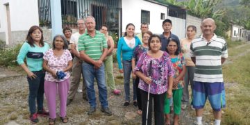 Familias boconesas piden al alcalde asfaltado de vía