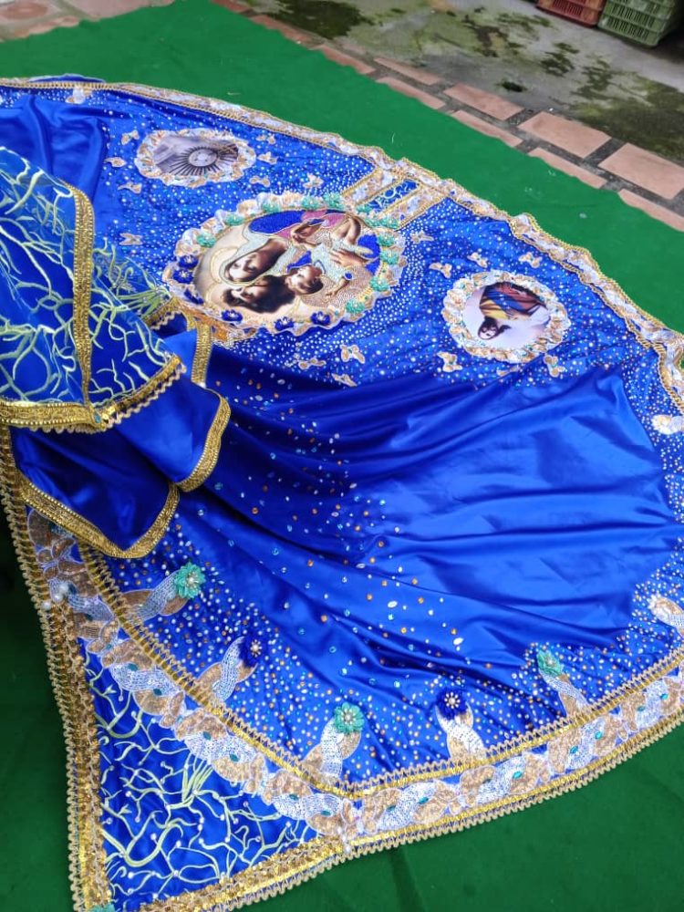 Develan el manto que usará la Virgen del Rosario de Chiquinquirá de La Puerta