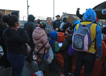 Migrantes con una cita de asilo en la frontera de México temen que Trump los expulse