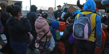 Migrantes con una cita de asilo en la frontera de México temen que Trump los expulse