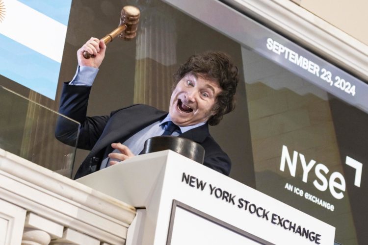 Fotografía de archivo en donde se ve al presidente argentino, Javier Milei, durante su visita a la Bolsa de Nueva York. EFE/ Justin Lane