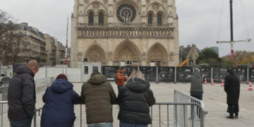 La ausencia del Papa protagoniza el anuncio de la reapertura de Notre Dame