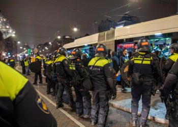 La UEFA condena firmemente los actos violentos en Amsterdam y estudia posibles acciones