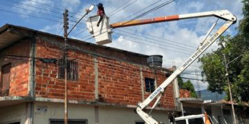 20 mil habitantes de municipio fronterizo de Ureña favorecidos con instalación de luminarias Led