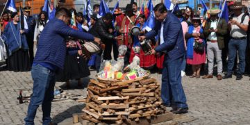 Arce celebra con un ritual ancestral nuevo liderazgo oficialista que reemplaza a Morales