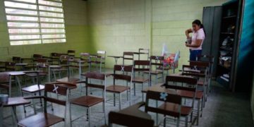 Un docente venezolano necesita casi 30 veces su sueldo para alimentar a una familia