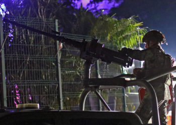 Hallan en una camioneta 11 personas muertas, entre ellos dos menores, en el sur de México