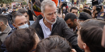 La indignación popular salpica de barro a los reyes de España y a dirigentes políticos