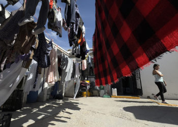 Aumenta tensión entre migrantes en frontera norte de México ante elecciones de EE.UU.