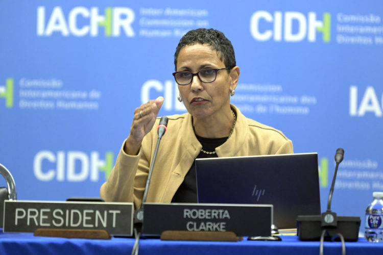 La presidenta de la Comisión Interamericana de Derechos Humanos (CIDH), Roberta Clark, habla durante una reunión este martes en Washington (EE.UU.). EFE/Lenin Nolly