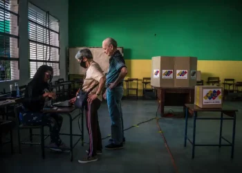 ¿Acudir o no a elecciones?: la oposición venezolana deshoja la margarita