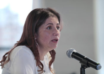 Defensora cuestiona elección de 18 exjefes paramilitares como gestores de paz en Colombia