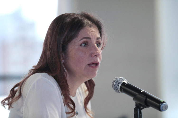 Fotografía de archivo de la defensora del pueblo, Iris Marín, en una rueda de prensa, en Bogotá (Colombia). EFE/ Carlos Ortega