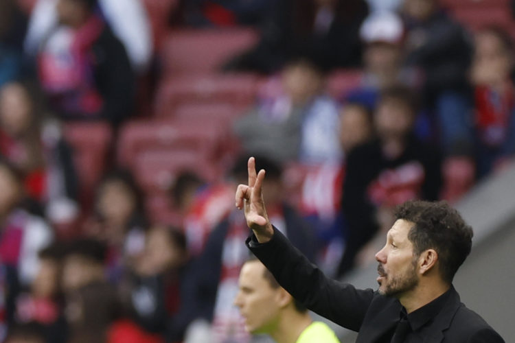 Simeone, en el partido del pasado sábado contra el Alavés.-EFE/ Javier Lizón