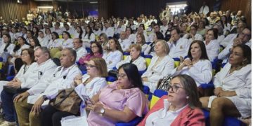 Ciento quince médicos residentes del IAHULA recibieron su certificación en especialidades y subespecialidades