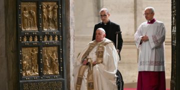 El papa pide en el mensaje de Navidad que callen las armas en Ucrania y en Oriente Medio