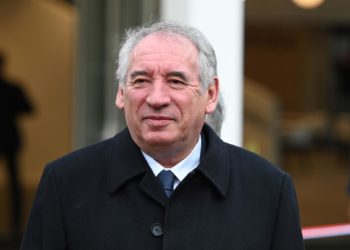 Macron opta por su aliado centrista Bayrou como nuevo primer ministro
