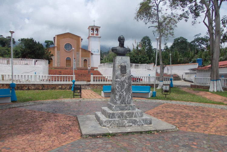 Templo Virgen del Rosario de Isnotú.