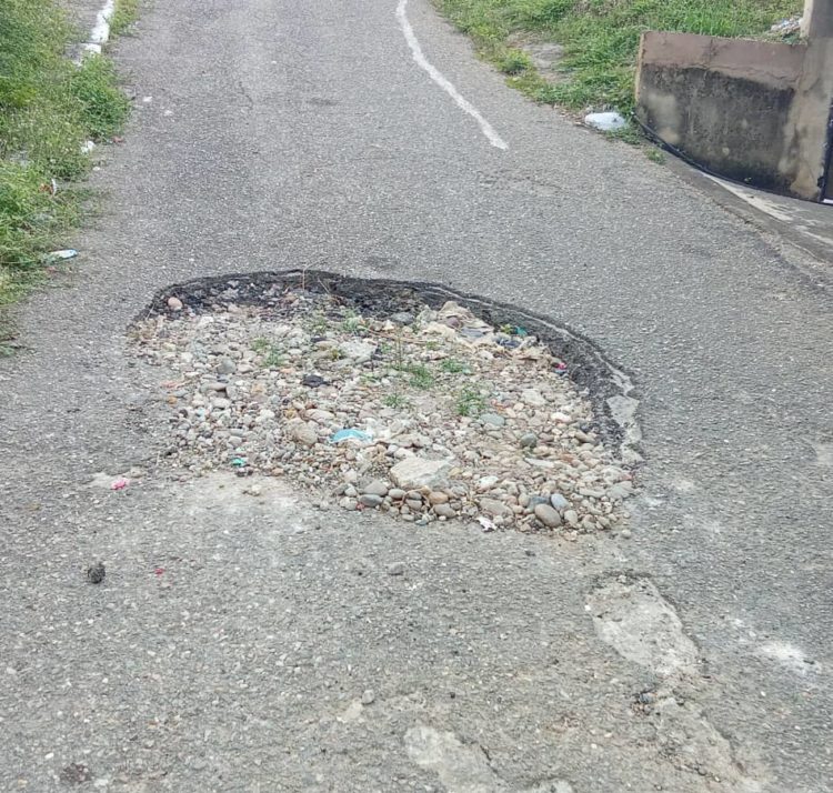 Tremendos huecos en calles del municipio Bolívar.