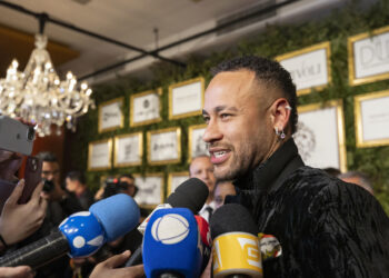 Neymar anuncia que será padre de una niña junto a su pareja, Bruna Biancardi
