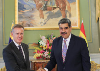 Maduro recibe las cartas credenciales del nuevo embajador de España, Álvaro Albacete