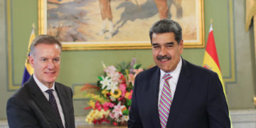 Maduro recibe las cartas credenciales del nuevo embajador de España, Álvaro Albacete
