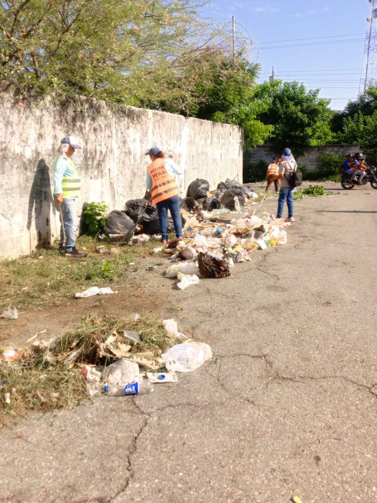 Las fiestas de navidad han dejado  muchos desechos  en las calles de Sucre.