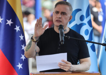 Tarek William Saab llama «corrupto» y «vocero de inframundo argentino» a canciller Werthein