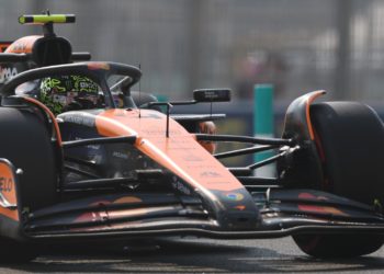 McLaren domina el segundo libre; Sainz acaba cuarto, Alonso el 16; Pérez 14 y Colapinto 20