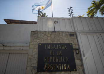Opositor Martínez Mottola declara sobre conspiraciones en Embajada de Argentina, según Fiscalía