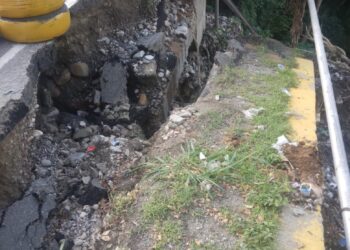 A punto de “ceder” el Puente La Blanca en El Vigía